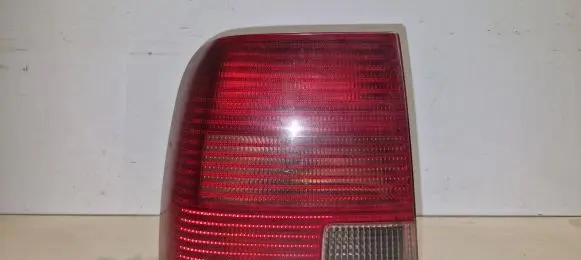Volkswagen PASSAT B5 Rear/tail lights 3b5945095f