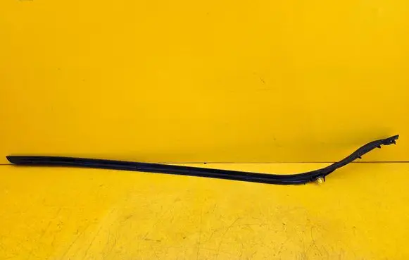 Volvo XC60 Windshield trim 32216112