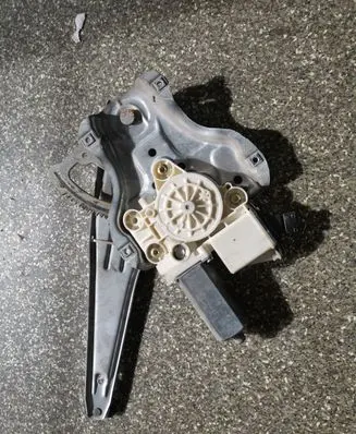 Toyota Corolla E120 E130 Rear door window regulator with motor 0130822032