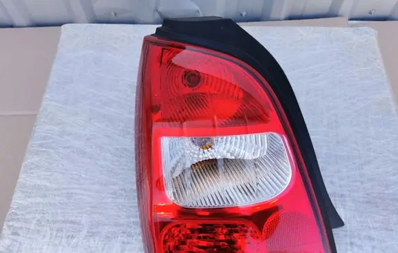 Renault Twingo II Rear/tail lights 8200387888