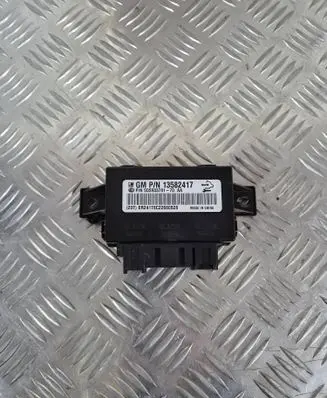 Opel Insignia A Seat control module 13582417