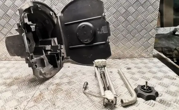 Volkswagen Polo IV 9N3 Tool box 6q0012115f
