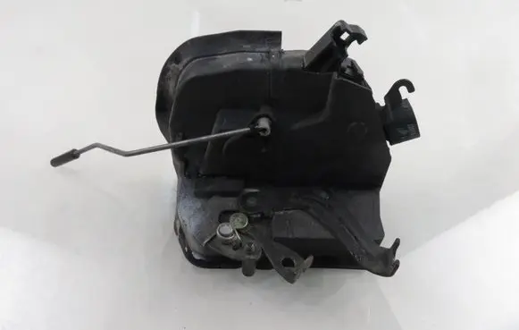 BMW 3 E46 Front door lock 82534339