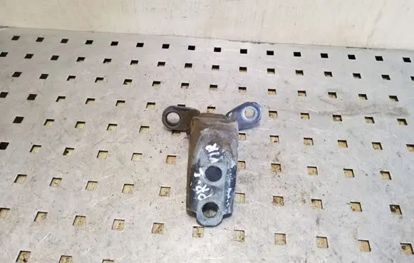 Honda CR-V Front door upper hinge