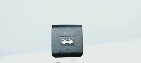 Engine bonnet (hood) release handle