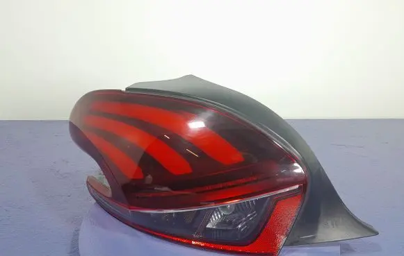 Peugeot 208 Rear/tail lights 9825601280