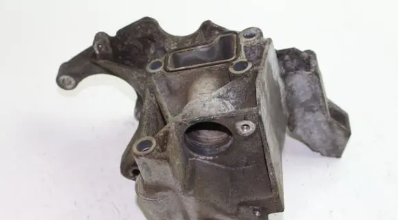 Volkswagen Touareg I Power steering pump mounting bracket 059145169AA