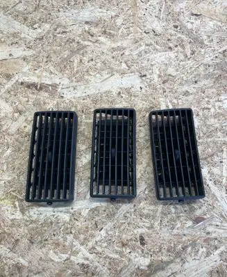 Volkswagen Golf IV Dash center air vent grill