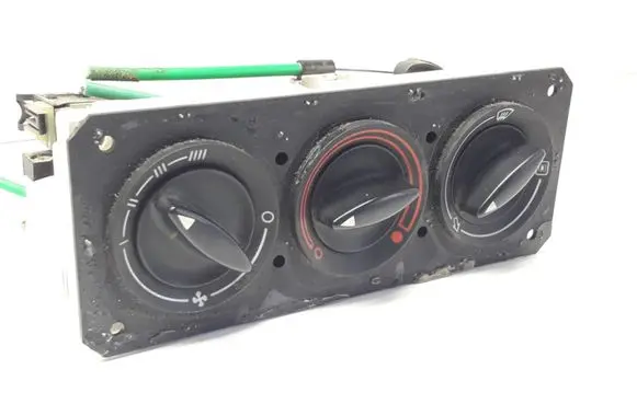Audi A4 S4 B5 8D Climate control unit 131195A