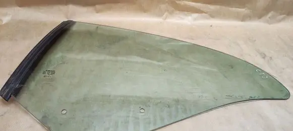 Volvo C70 Rear side window E000190 43R00023 DOT32M6AS2