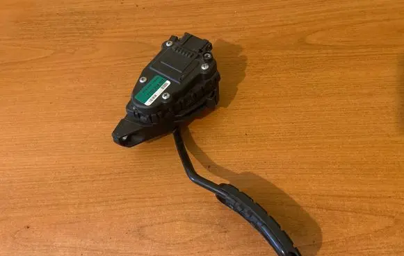 Renault Master II Accelerator throttle pedal 6PV00811904 7700314525