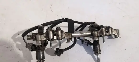 Nissan Juke I F15 Fuel main line pipe 175204385R
