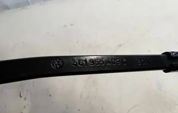 Volkswagen Golf VII Front wiper blade arm 5G1955409C