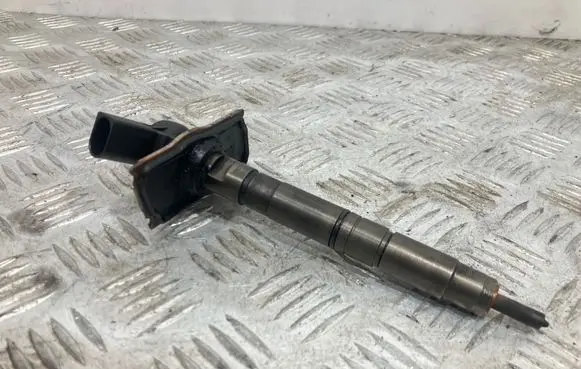 Volkswagen PASSAT B6 Fuel injector 03L130277 0806140501 0445116030