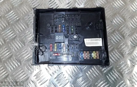 Volkswagen Golf VI Fuse module 1K0937125