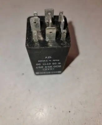 Audi A4 S4 B6 8E 8H Other relay 8D0959257 05071100
