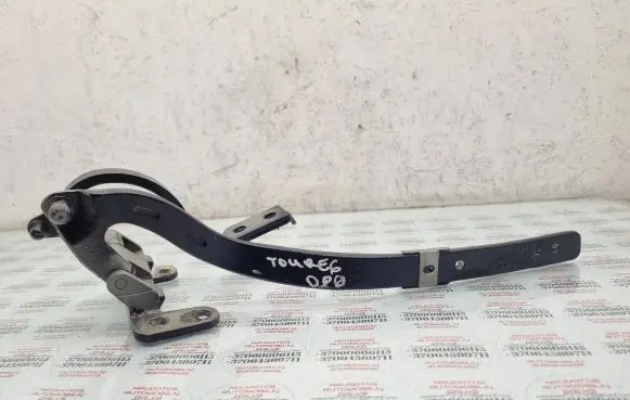 Volkswagen Touareg I Tailgate/trunk/boot hinge 7L6827302C