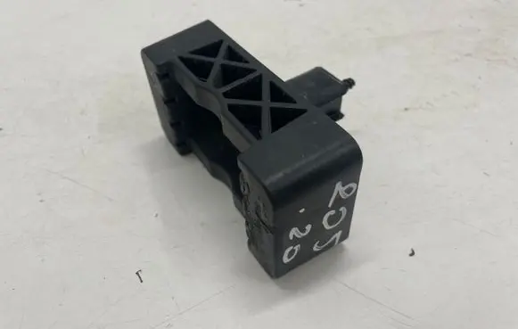 Mercedes-Benz C W205 Jacking socket point A2046900009