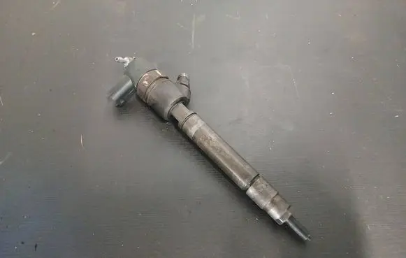 Volvo S80 Fuel injector 30777526