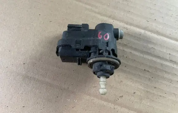 Renault Trafic II (X83) Headlight level adjustment motor 8200402521