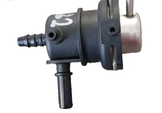 Engine mount vacuum valve
