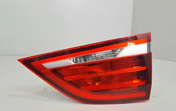 Tailgate rear/tail lights