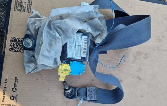 Honda CR-V Front seatbelt