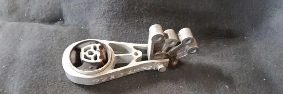 Engine mount bracket