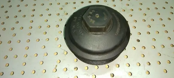 Volkswagen Polo IV 9N3 Oil filter cover 045115433E