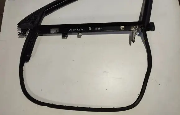 Audi A4 S4 B7 8E 8H Front door window/glass frame 8E0837629
