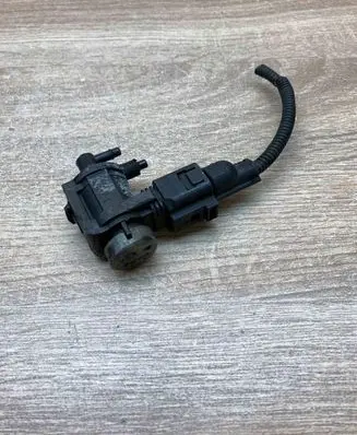 Volkswagen Touran I Turbo solenoid valve 1J0906283C WithPlug