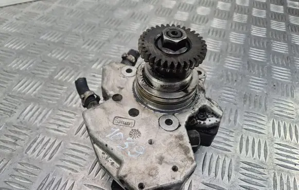 Mercedes-Benz E W211 Fuel injection high pressure pump A6420700201 0445010095
