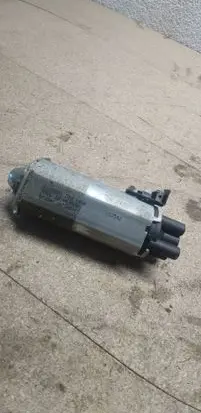 Volvo V70 Seat adjustment motor 90018310
