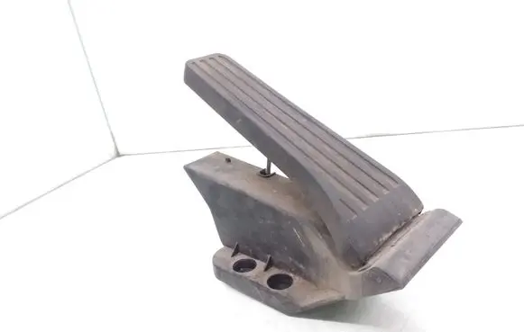 Mercedes-Benz C W204 Accelerator throttle pedal A2043000004
