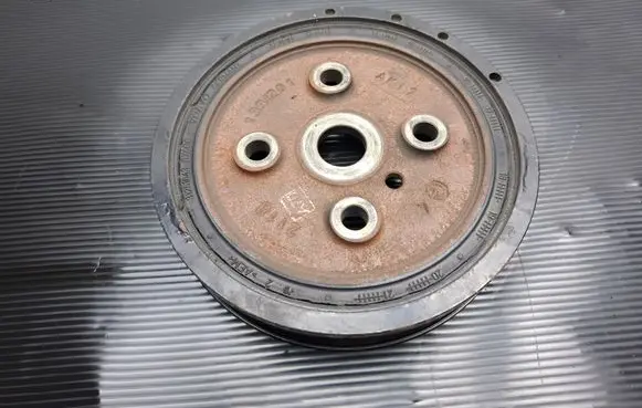 Volvo V60 Crankshaft pulley 31251643