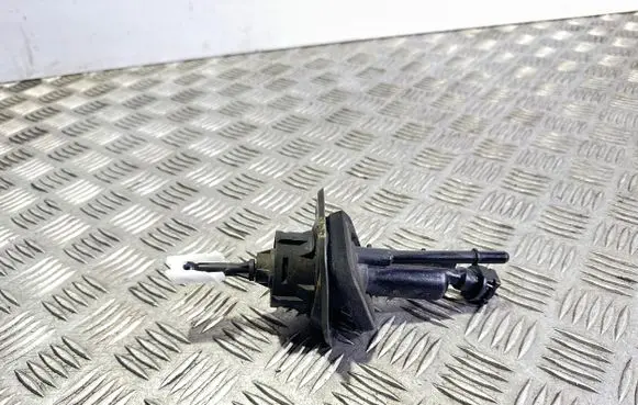 Ford C-MAX I Clutch master cylinder 3M517A543AE