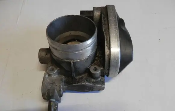 Volkswagen PASSAT B4 Throttle valve 06B133062L