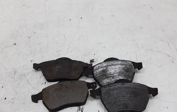 Volkswagen PASSAT B6 Brake pads (front) 