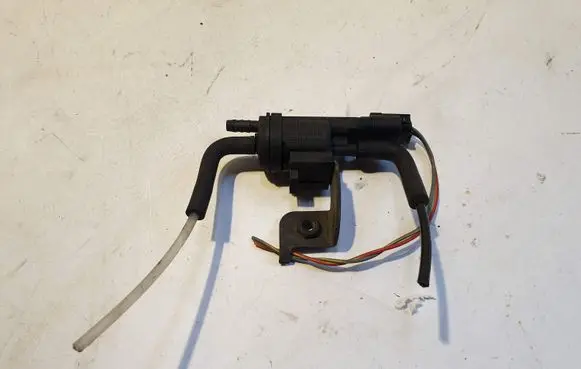 Mercedes-Benz E W210 Turbo solenoid valve 0025401497 48B43625B00