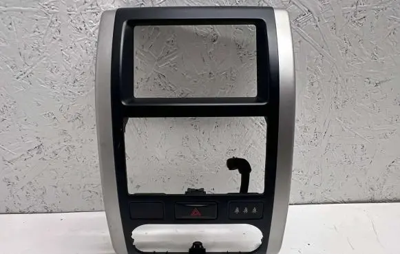 Radio/GPS head unit trim