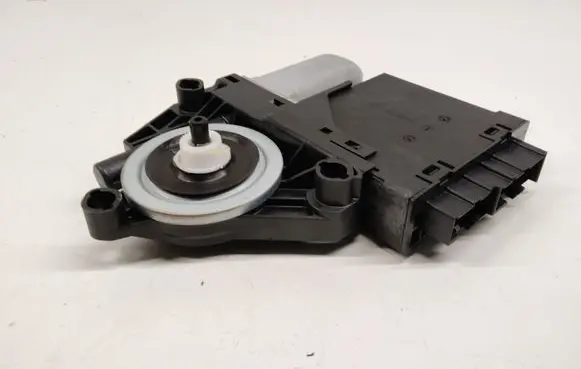 Volvo V60 Front door window regulator motor 31674755