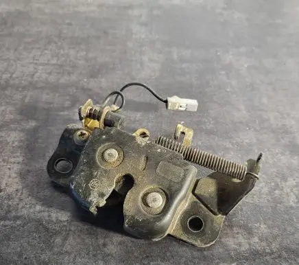 Loading door lock