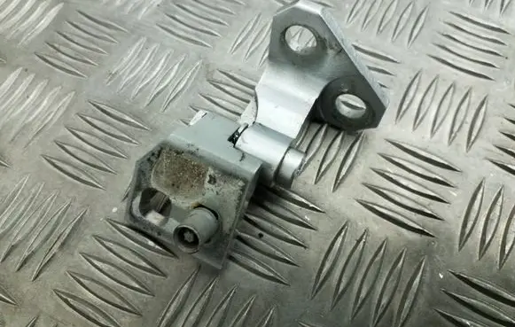 Volkswagen Golf VI Rear door upper hinge 1K9833402C