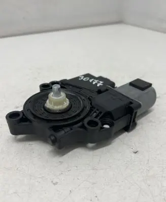 KIA Ceed Front door window regulator motor 82450A2010 001100533407 617012901