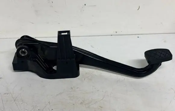 Mercedes-Benz A W176 Brake pedal A2462900019