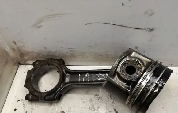 Opel Vectra C Piston with connecting rod