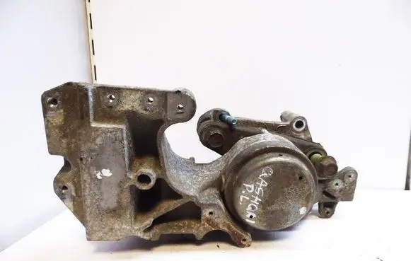 Nissan Qashqai Engine mounting bracket 11220JD700