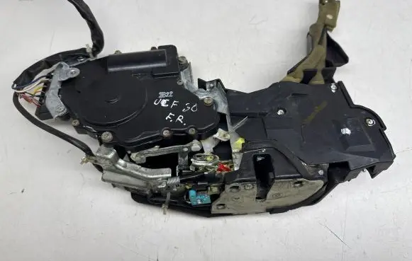 Lexus LS 430 Front door soft close latching motor 6911050030