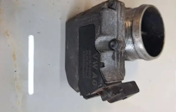 Volkswagen Touareg II Throttle valve A2C53364207 4E0145950H 2603100403