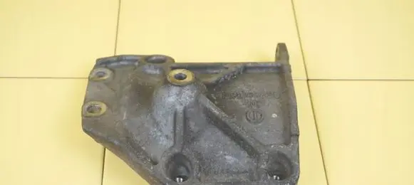 Mitsubishi Pajero A/C compressor mount bracket MR398429 22SP23